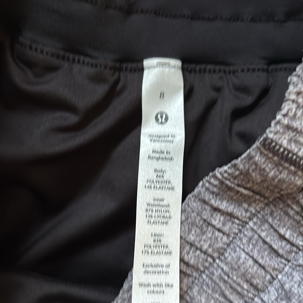 LULULEMON TRACK THAT HR SHORTS 3” in HEATHER LUX MULTI BLACK SZ 8 NWT - Picture 6 of 7